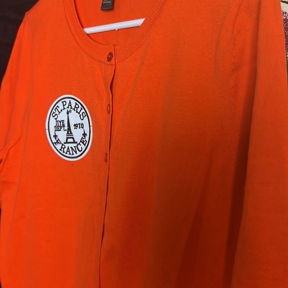 Orange short sleeve sweater with a patch on front - Picture 4 of 4